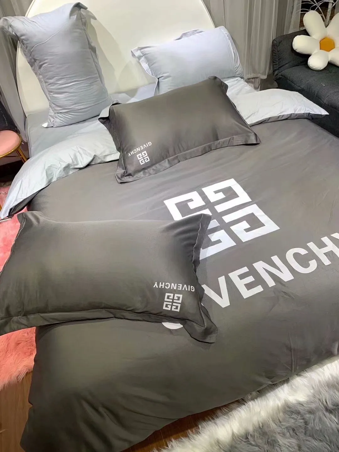 Grey Givenchy Logo Luxury Brand High End Premium Bedding Set For Bedroom Luxury Bedspread Duvet Cover Set With Pillowcases Home Decoration