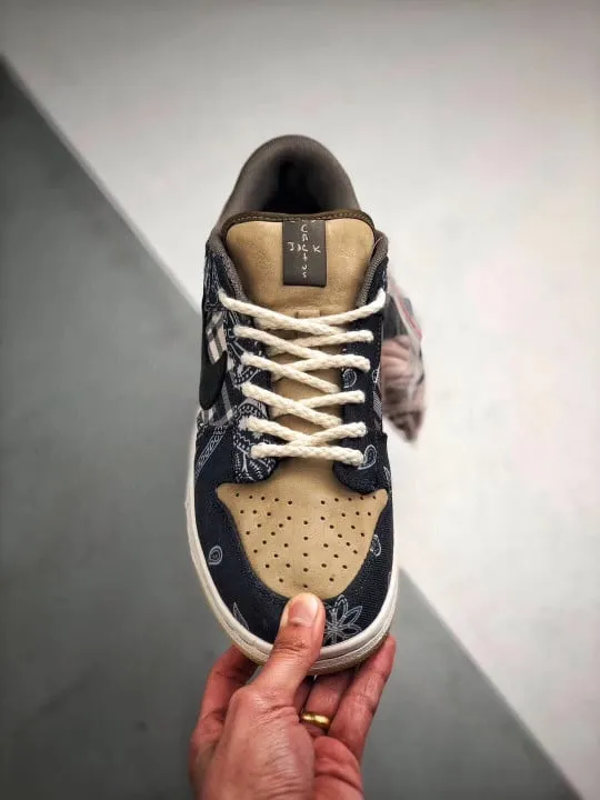 Travis Scott x Nike SB Dunk Low Black/Parachute Beige-Petra Brown