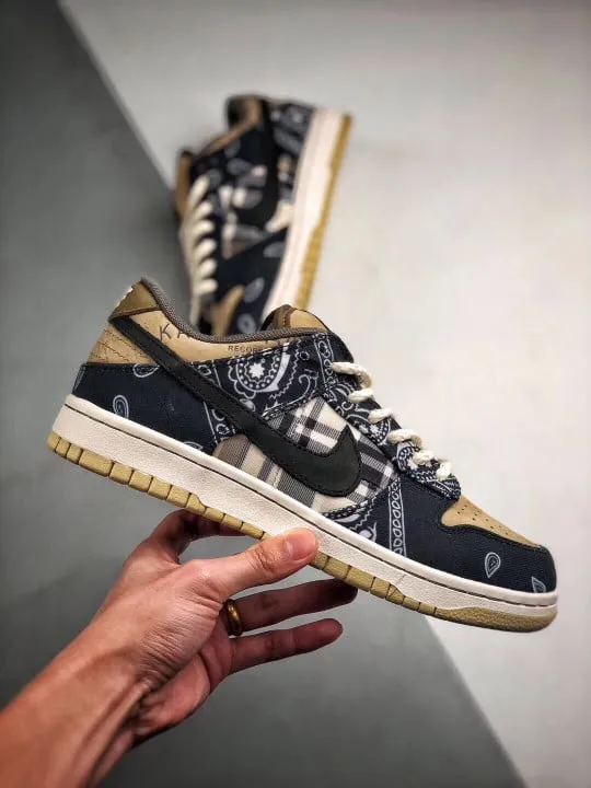 Travis Scott x Nike SB Dunk Low Black/Parachute Beige-Petra Brown