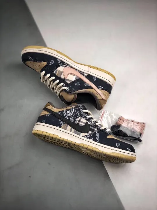 Travis Scott x Nike SB Dunk Low Black/Parachute Beige-Petra Brown