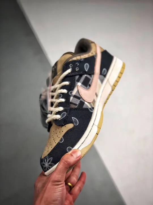 Travis Scott x Nike SB Dunk Low Black/Parachute Beige-Petra Brown