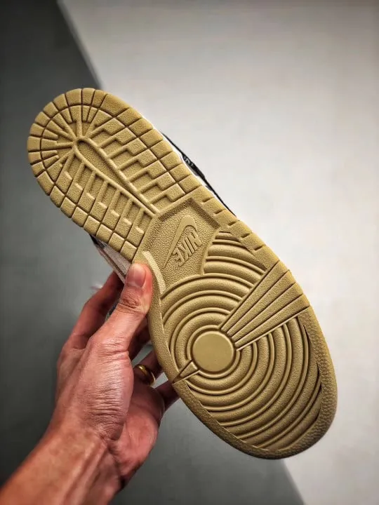 Travis Scott x Nike SB Dunk Low Black/Parachute Beige-Petra Brown