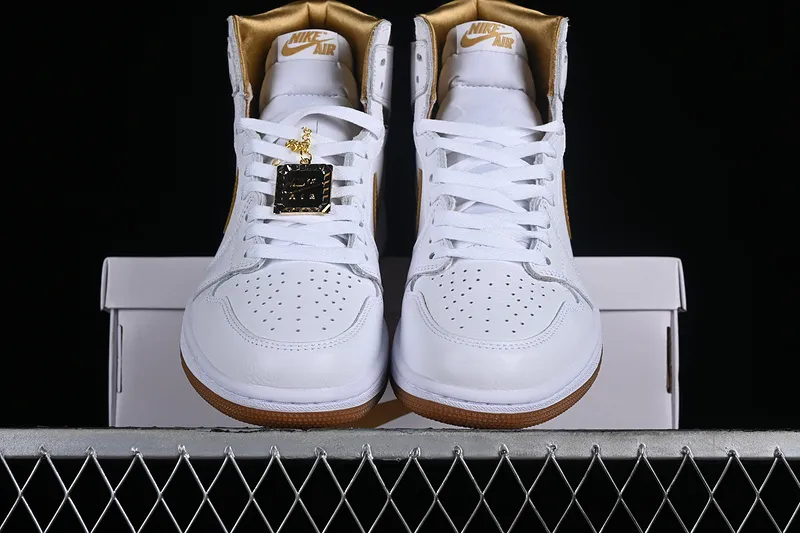 Air Jordan 1 Retro High OG Metallic Gold