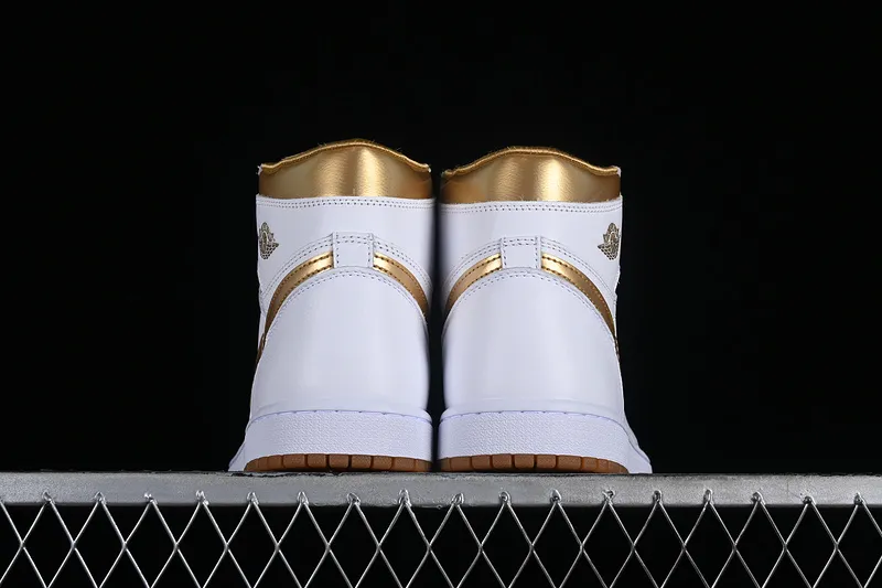 Air Jordan 1 Retro High OG Metallic Gold