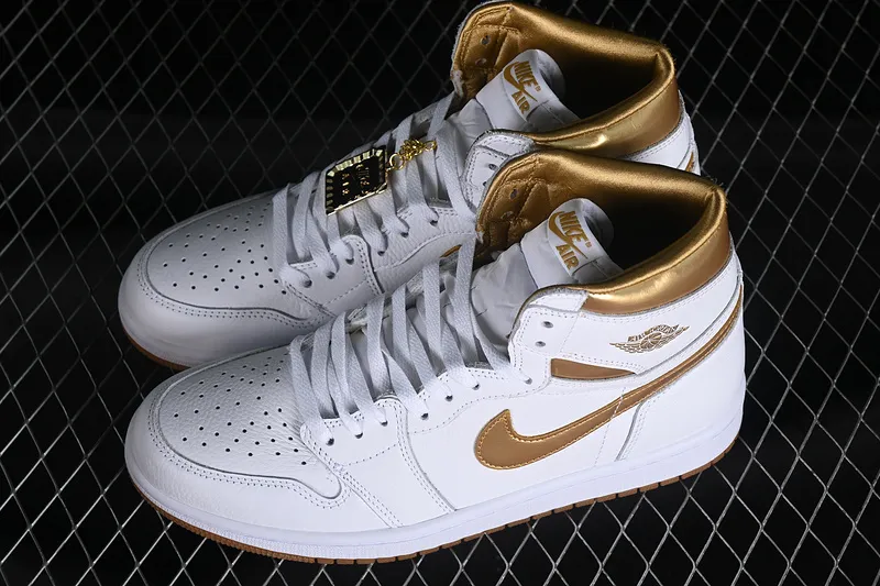 Air Jordan 1 Retro High OG Metallic Gold
