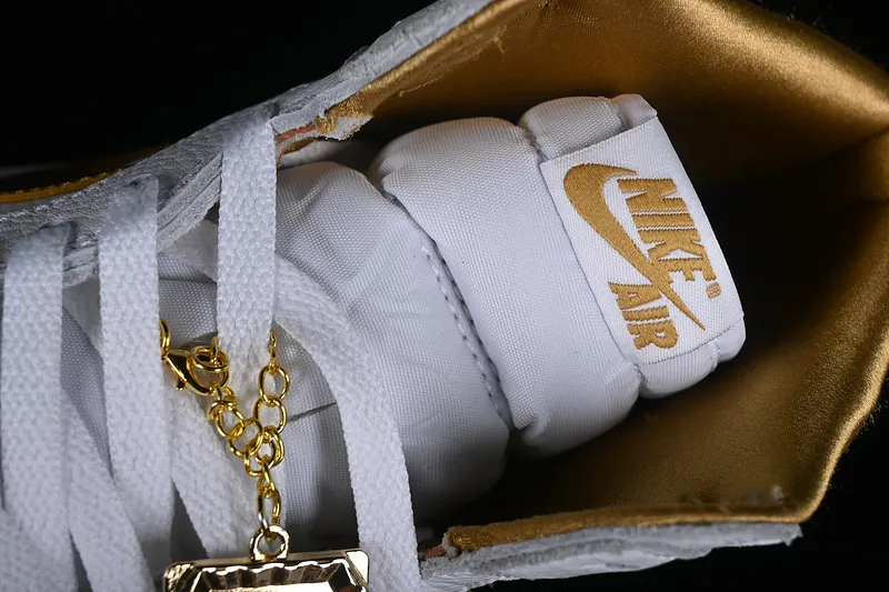 Air Jordan 1 Retro High OG Metallic Gold