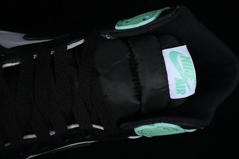Jordan 1 Retro High OG Green Glow