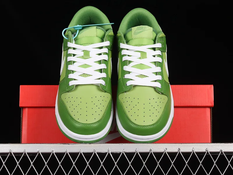 SB DUNK LOW CHLOROPHYLL/WHITE/VIVID GREEN