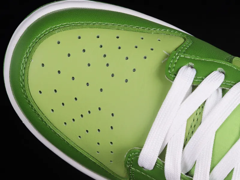 SB DUNK LOW CHLOROPHYLL/WHITE/VIVID GREEN