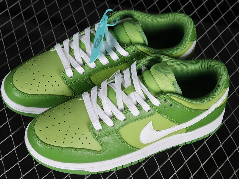 SB DUNK LOW CHLOROPHYLL/WHITE/VIVID GREEN