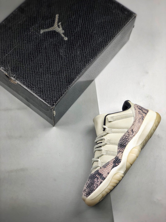 Air jordan 11 low se “snakeskin” light bone/university red-sail-black