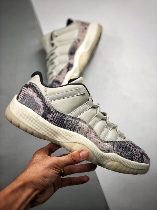 Air jordan 11 low se “snakeskin” light bone/university red-sail-black