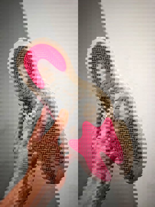 Air jordan 11 low wmns ” pink snakeskin” white/watermelon-black