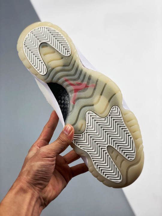 Air jordan 11 platinum tint/sail-university red