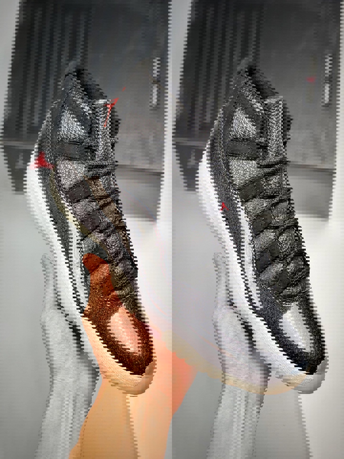 Air jordan 11 retro “72-10” black/gym red-white 378037-002