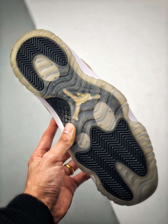 Air jordan 11 retro low ‘closing ceremony’ 528895-103