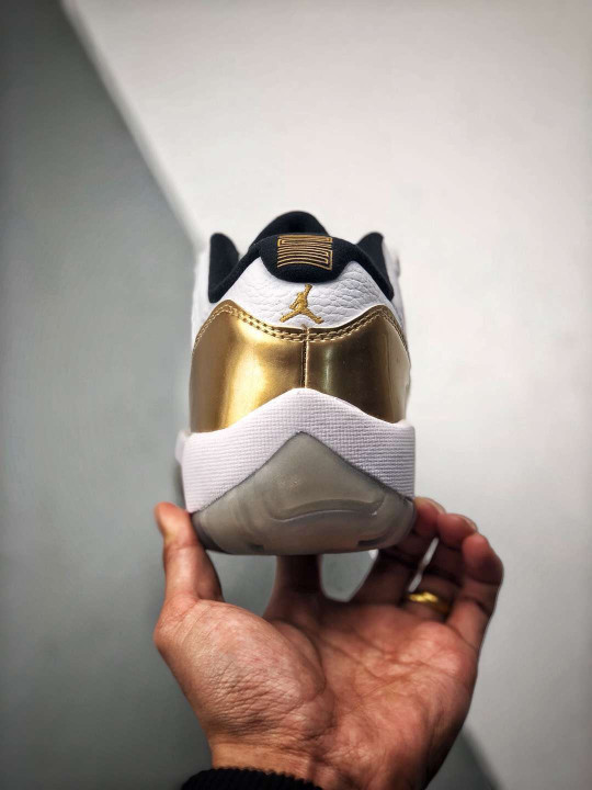 Air jordan 11 retro low ‘closing ceremony’ 528895-103
