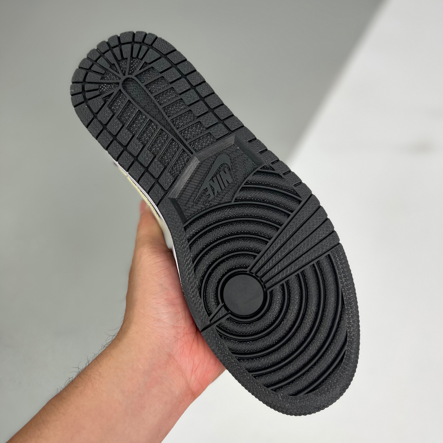 Travis scott x air jordan 1 low x lv – 06dhlh12-205 – full size 36 – 45