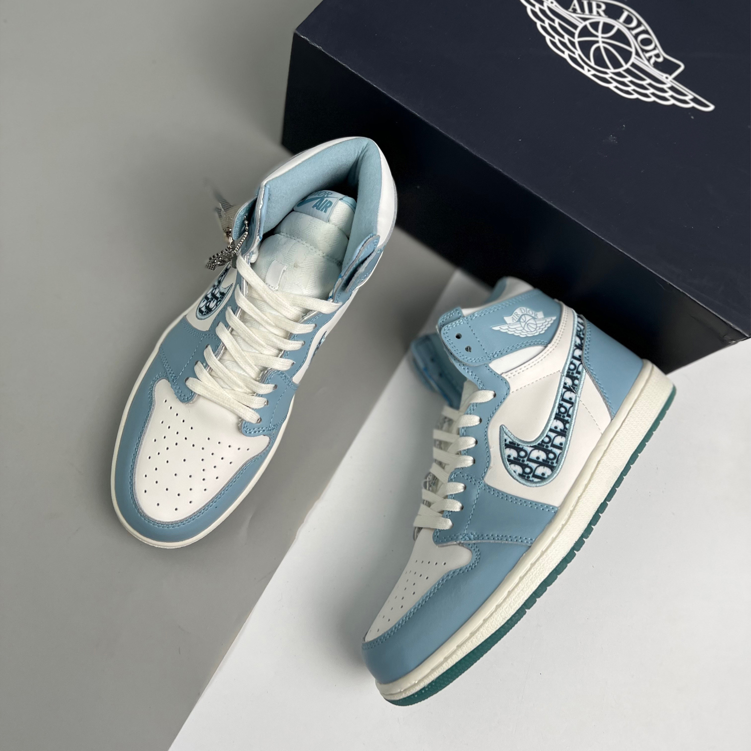 Travis scott x air jordan 1 low x lv 2 – 06dhlh12-204 – full size 36 – 45