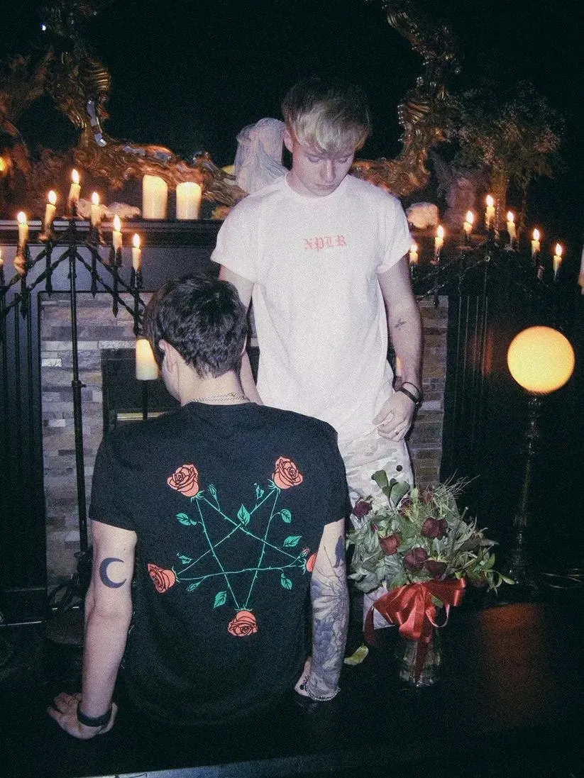 Pentagram roses tee