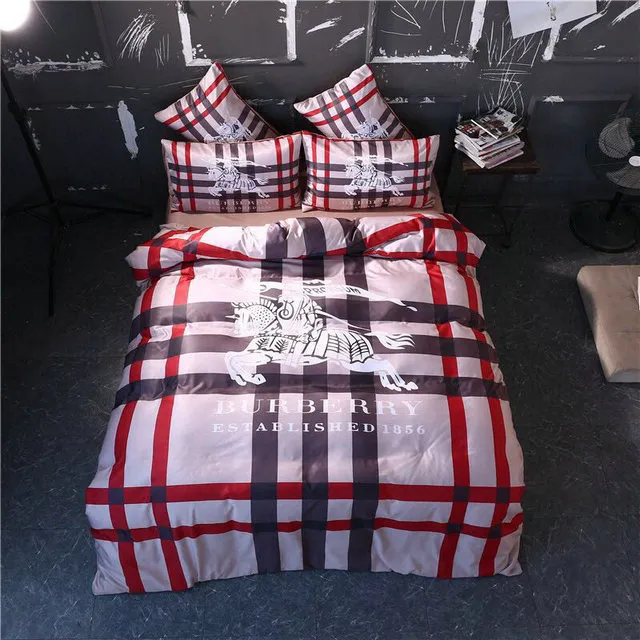 Burberry Hot Bedding Luxury Bedding Sets Quilt Sets Duvet Cover Luxury Brand Bedroom Sets Bedding