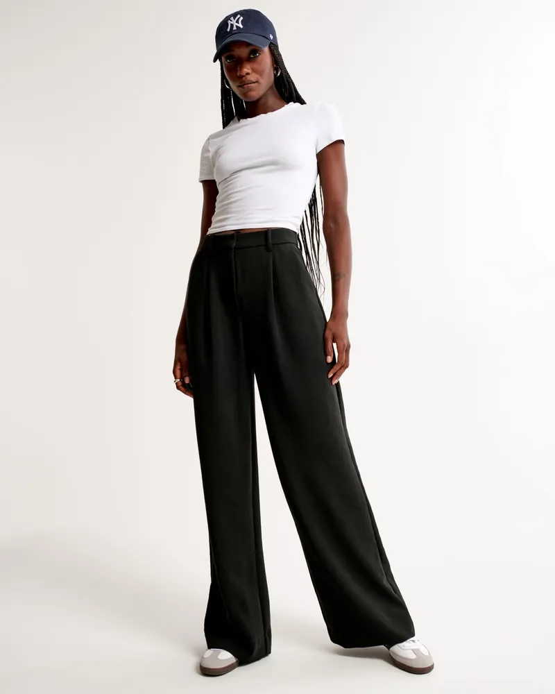 Trend Alert: Wide Leg Pants Outfits for a Modern and Chic Look