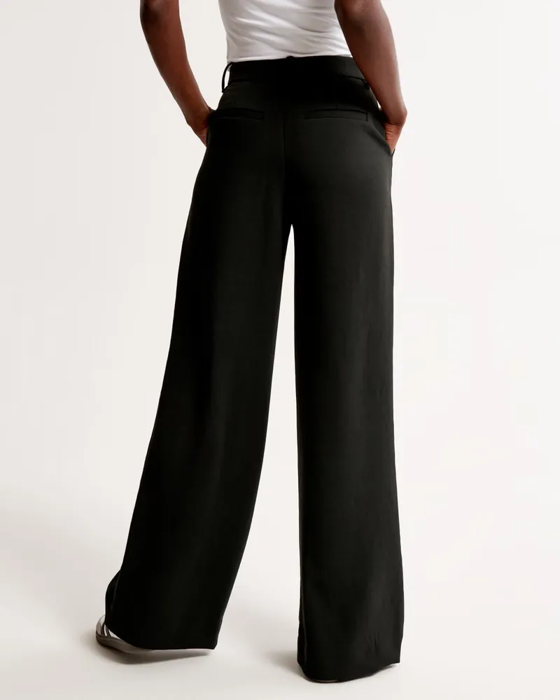 Trend Alert: Wide Leg Pants Outfits for a Modern and Chic Look