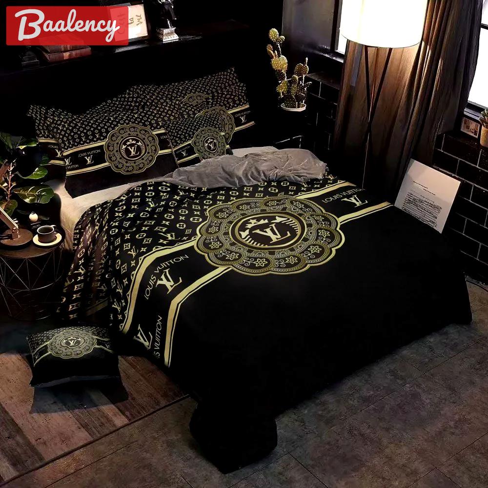Louis vuitton black gold luxury brand high-end bedding sets lv, bedroom decor , thanksgiving decorations for home best luxury bed sets gift thankgivings and christmas Bedding Sets