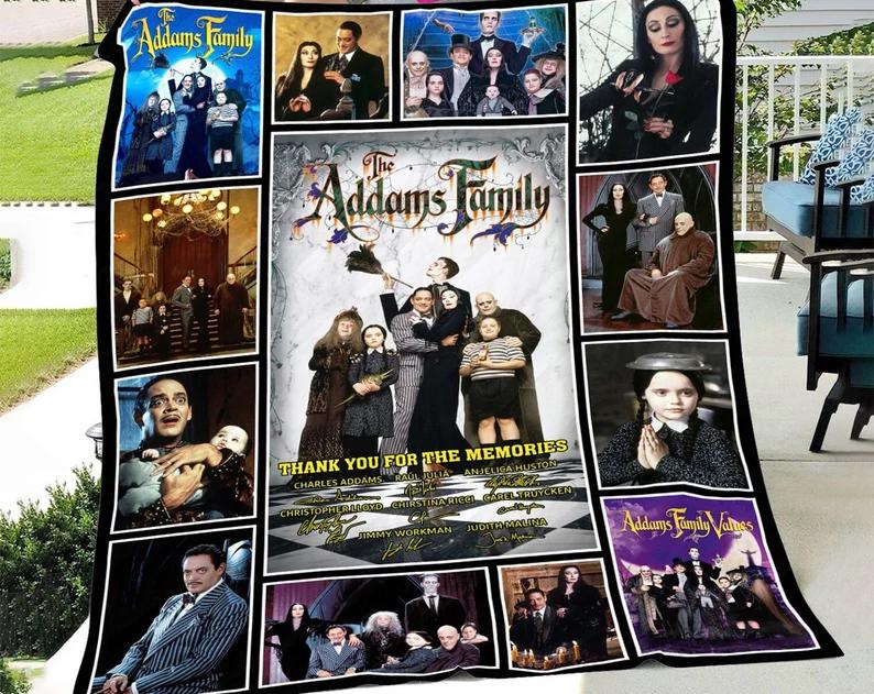 The addams family fleece blanket, mink sherpa blanket, addams blanket, addams family blanket, wednesday addams quilt Quilt Blanket