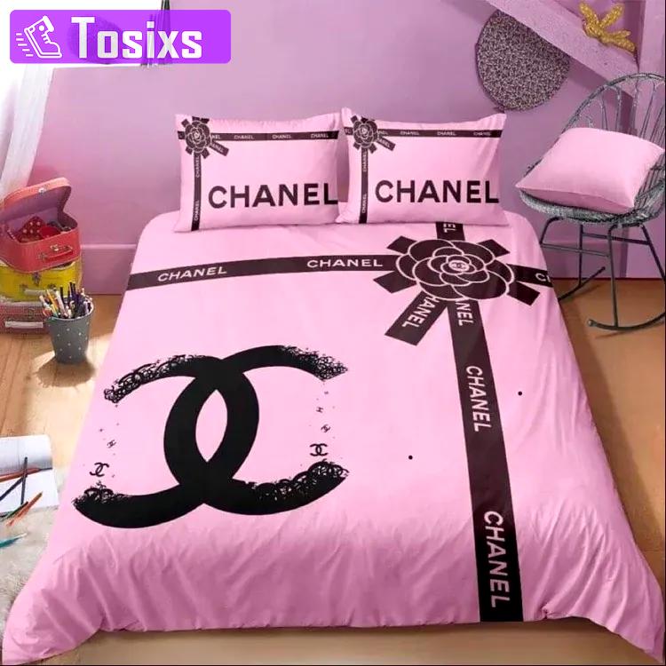 Chanel pinky hot new brown luxury brand bedding sets bedspread duvet cover set, bedroom decor , thanksgiving decorations for home best luxury bed sets gift thankgivings and christmas Bedding Sets