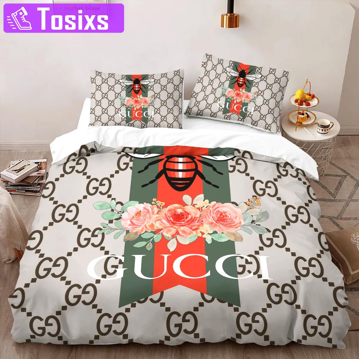 Gucci new fashion logo premium luxury brand high-end bedding sets lv, bedroom decor , thanksgiving decorations for home best luxury bed sets gift thankgivings and christmas Bedding Sets