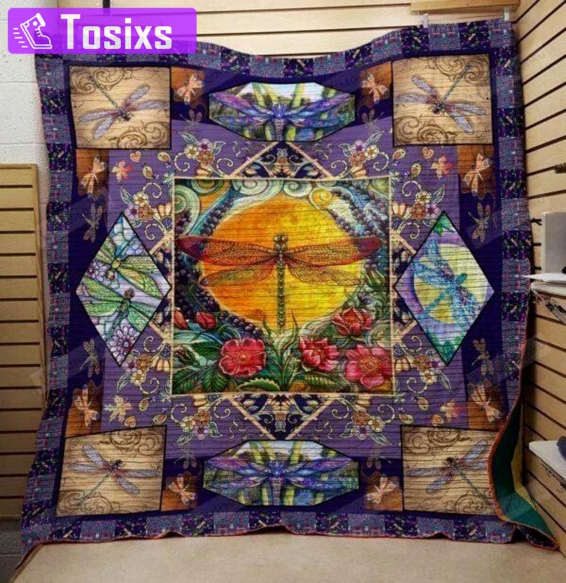Insect dragonfly in the central with red flowers quilt blanket great gifts for birthday christmas thanksgiving Quilt Blanket