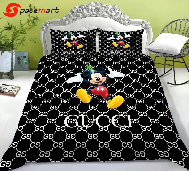 Gucci mickey black logo new luxury brand bedding sets bedspread duvet cover set, bedroom decor , thanksgiving decorations for home best luxury bed sets gift thankgivings and christmas Bedding Sets
