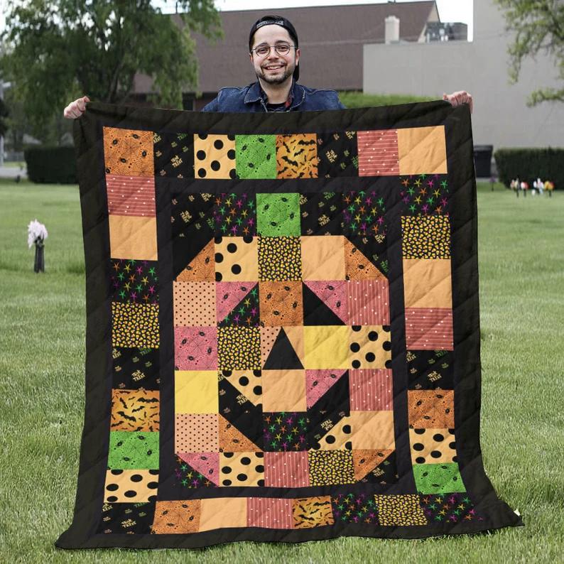 Halloween decorations halloween blanket - vintage pumpkin smilling lattern quilt blanket - halloween gift for kid Quilt Blanket