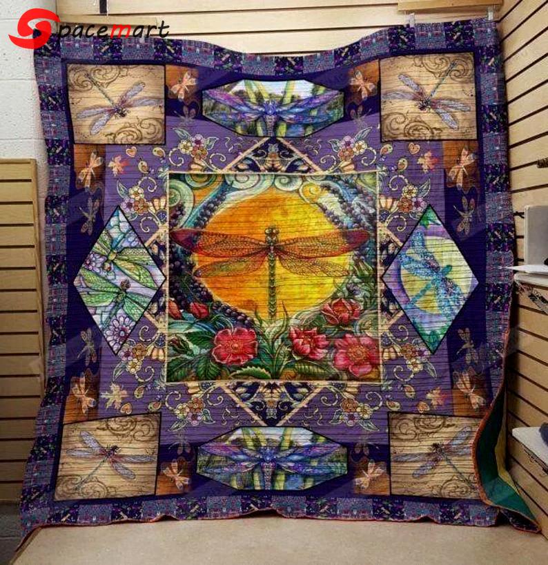 Insect dragonfly in the central with red flowers quilt blanket great gifts for birthday christmas thanksgiving Quilt Blanket