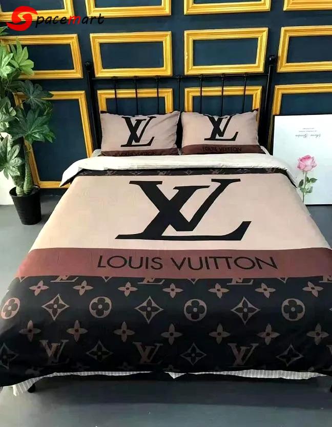 Louis vuitton logo new hot luxury brand bedding sets bedspread duvet cover set, bedroom decor , thanksgiving decorations for home best luxury bed sets gift thankgivings and christmas Bedding Sets
