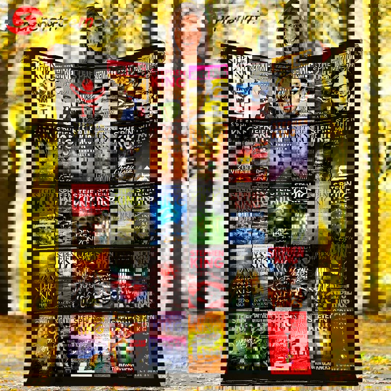 Stephen king blanket, stephen king books blanket, the best stephen king books collection gifts, stephen king fan gifts, christmas gifts Quilt Blanket