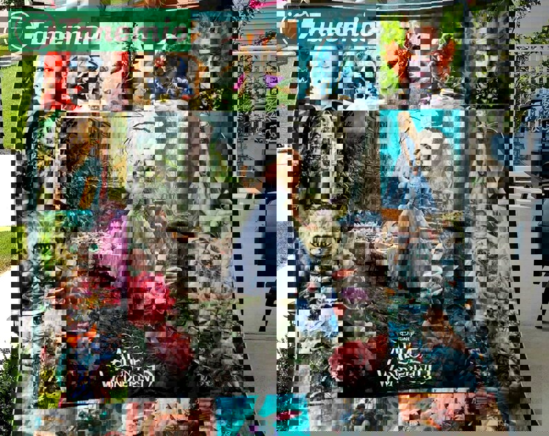 Alice in wonderland fleece blanket, alice cheshire cat blanket, alice wonderland christmas gifts, birthday gifts for kids Quilt Blanket