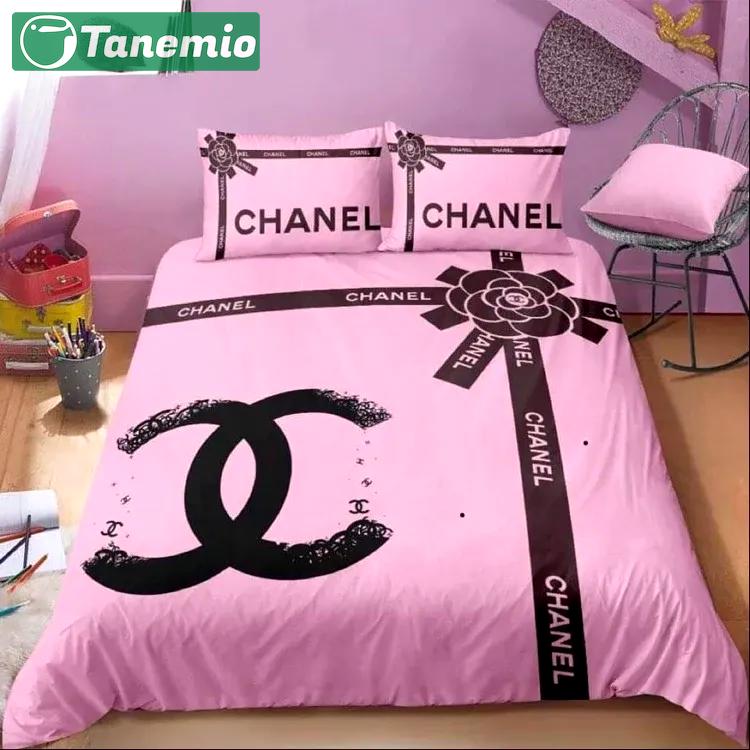 Chanel pinky hot new brown luxury brand bedding sets bedspread duvet cover set, bedroom decor , thanksgiving decorations for home best luxury bed sets gift thankgivings and christmas Bedding Sets