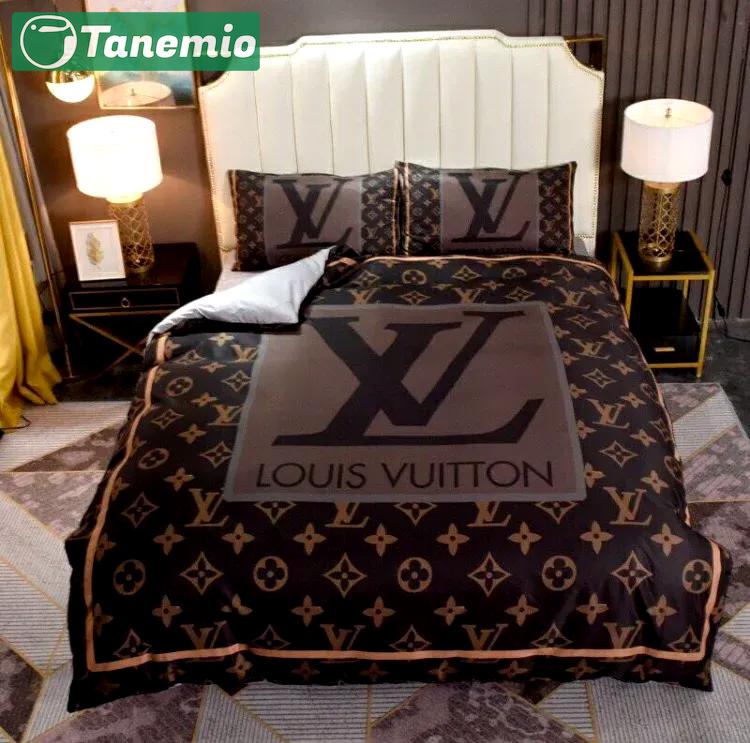 Louis vuitton logo hot luxury brand bedding sets bedspread duvet cover set, bedroom decor , thanksgiving decorations for home best luxury bed sets gift thankgivings and christmas Bedding Sets