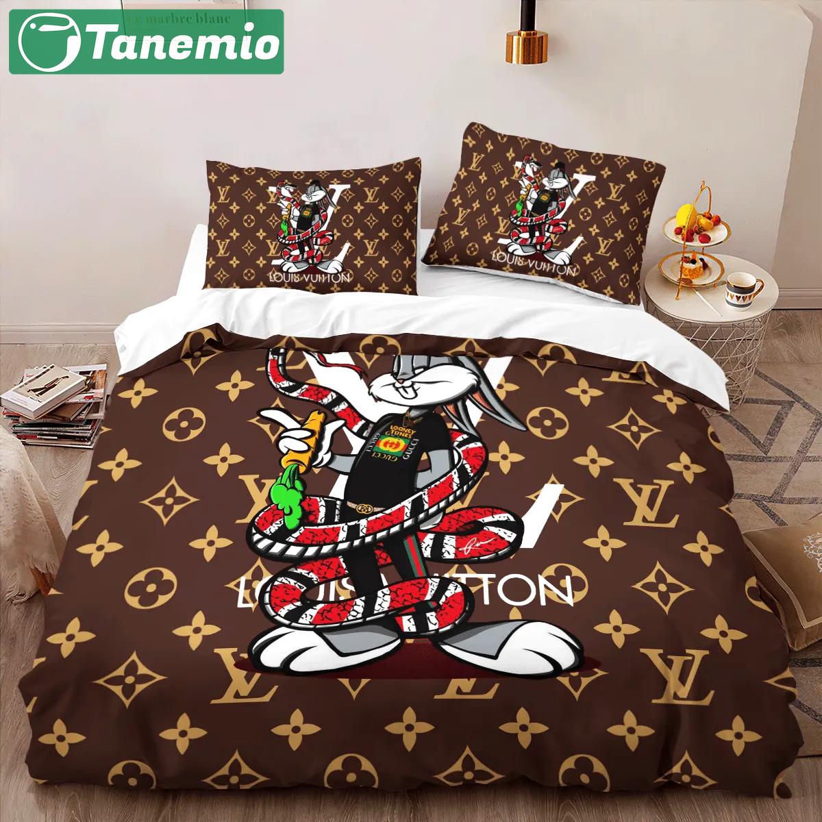 Louis vuitton snake logo luxury brand bedding sets bedspread duvet cover set, bedroom decor , thanksgiving decorations for home best luxury bed sets gift thankgivings and christmas Bedding Sets