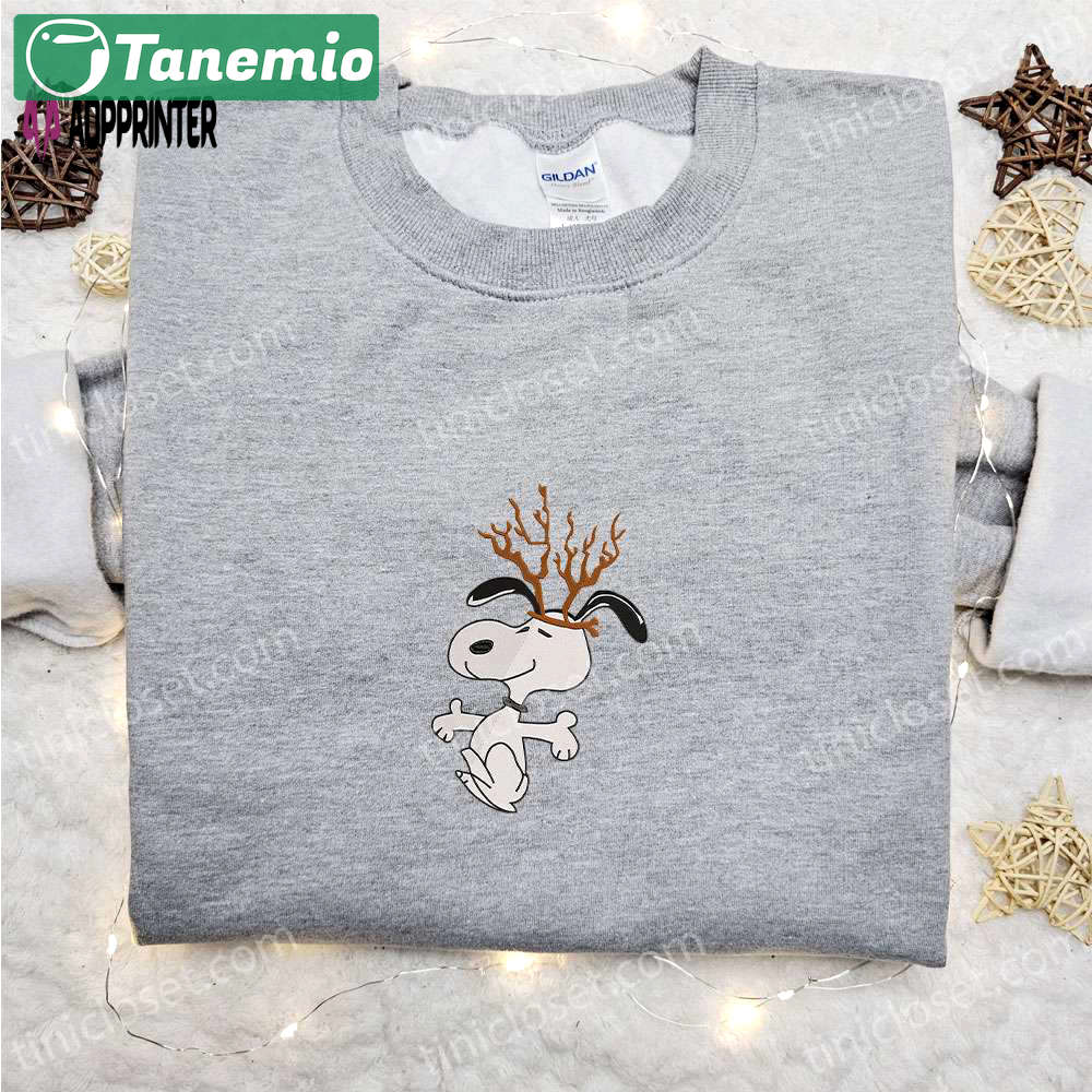 Snoopy reindeer antlers shirt & peanuts cartoon hoodie: best christmas gifts for family Embroidered Shirt