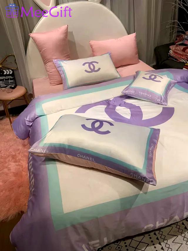 Chanel logo violet printed bedding sets quilt sets duvet cover luxury brand bedding decor bedroom sets best luxury bed sets gift thankgivings and christmas Bedding Sets