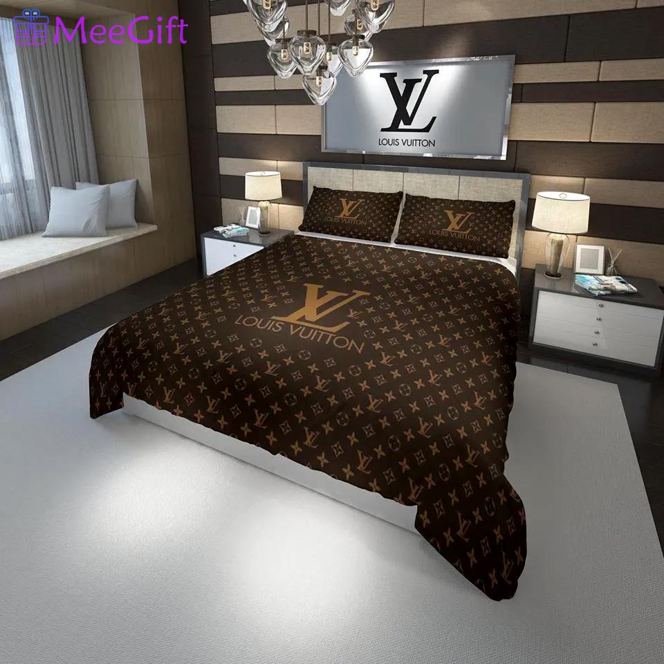 Louis vuitton new hot brown luxury brand bedding sets bedspread duvet cover set, bedroom decor , thanksgiving decorations for home best luxury bed sets gift thankgivings and christmas Bedding Sets