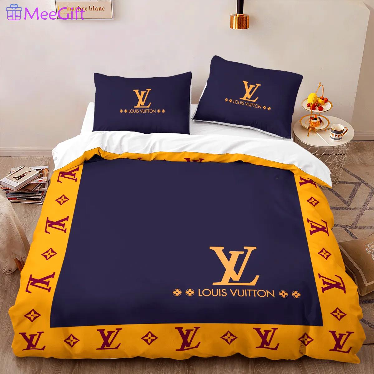Louis vuitton new logo limited edition luxury brand high-end bedding sets lv, bedroom decor , thanksgiving decorations for home best luxury bed sets gift thankgivings and christmas Bedding Sets