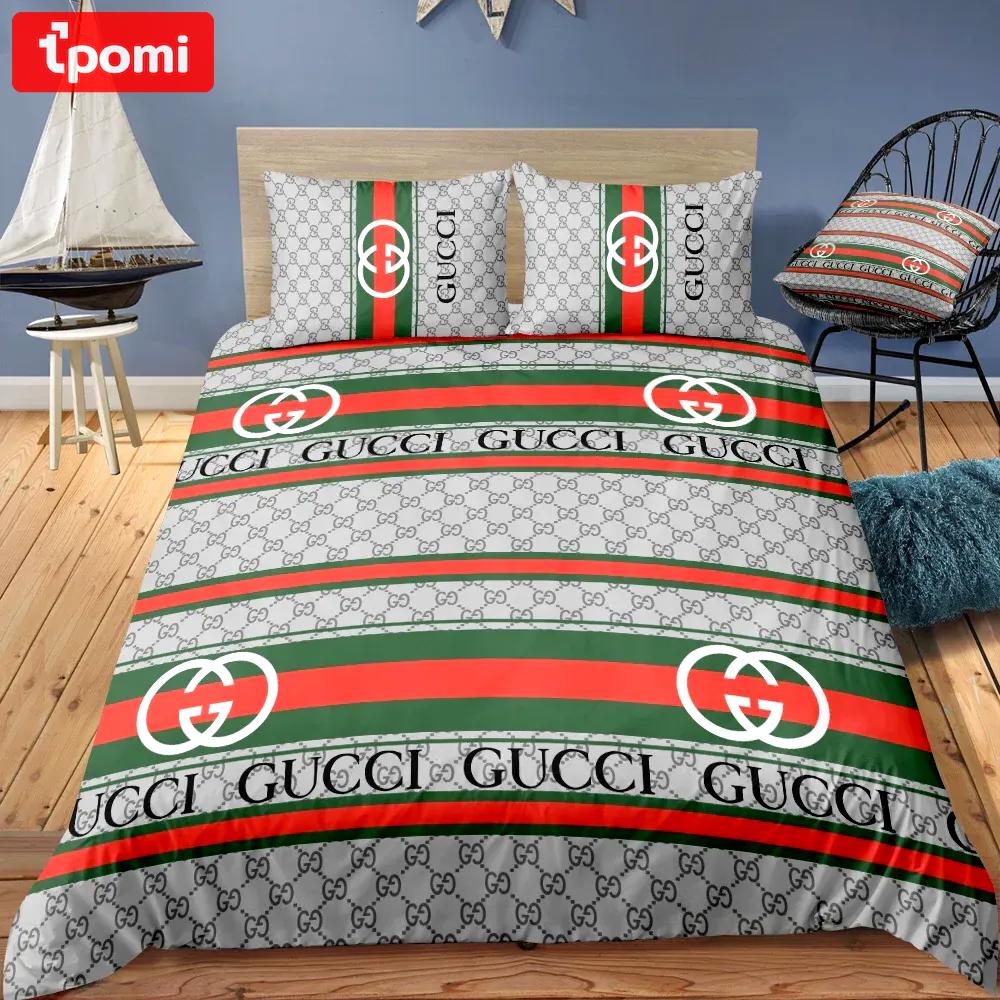 Gucci logo new luxury brand bedding sets bedspread duvet cover set, bedroom decor , thanksgiving decorations for home best luxury bed sets gift thankgivings and christmas Bedding Sets