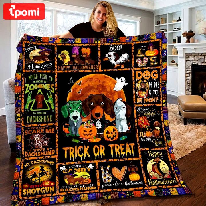 Halloween decorations dachshund – halloween – quilt – blanket Quilt Blanket