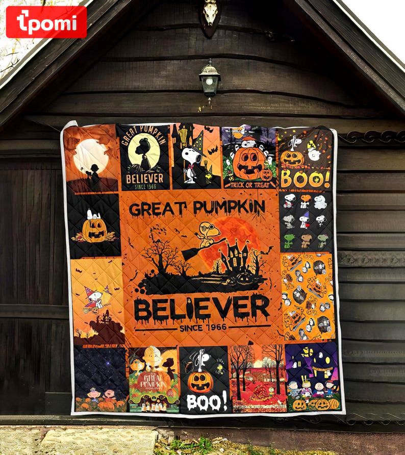 Halloween decorations halloween snoopy great pumpkin believer since 1966 fan gift idea quilt blanket Quilt Blanket