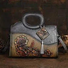 The Timeless Sophistication of Women's Leather Handbags: A Fusion of Style and Functionality