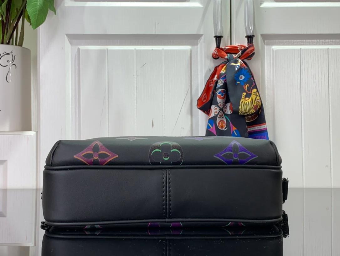 Chic and timeless: louis vuitton handbags unveiled - 1204